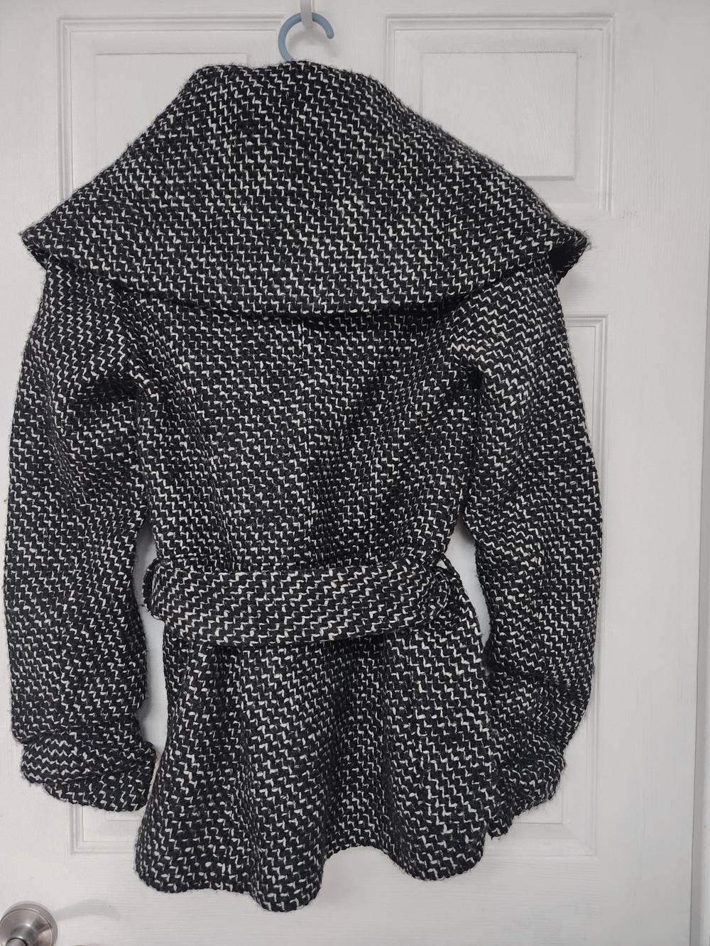 Danier Black & White Textured Belted Peacoat - Picture 2 of 5